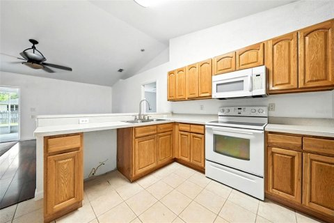 House in Palm Bay, Florida 4 bedrooms, 137.12 sq.m. № 1916716 - photo 17