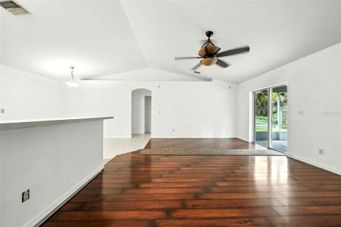 House in Palm Bay, Florida 4 bedrooms, 137.12 sq.m. № 1916716 - photo 23