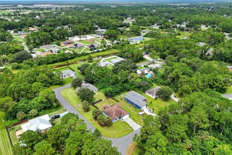 House in Palm Bay, Florida 4 bedrooms, 137.12 sq.m. № 1916716 - photo 9