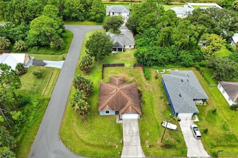 House in Palm Bay, Florida 4 bedrooms, 137.12 sq.m. № 1916716 - photo 5