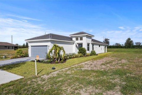 House in Lakewood Ranch, Florida 2 bedrooms, 155.61 sq.m. № 2220002 - photo 2