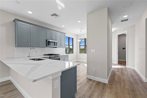 House in Lakewood Ranch, Florida 2 bedrooms, 155.61 sq.m. № 2220002 - photo 4