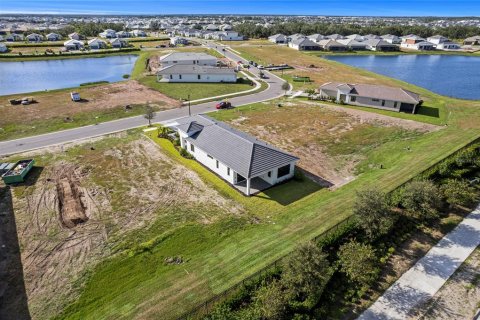 House in Lakewood Ranch, Florida 2 bedrooms, 155.61 sq.m. № 2220002 - photo 20