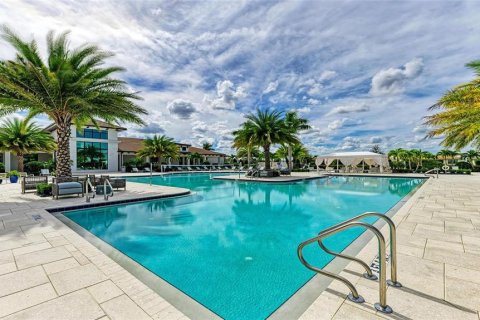 House in Lakewood Ranch, Florida 2 bedrooms, 155.61 sq.m. № 2220002 - photo 29