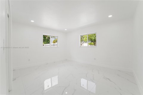 Immobilier commercial à vendre à Miami, Floride: 145.67 m2 № 1936463 - photo 21