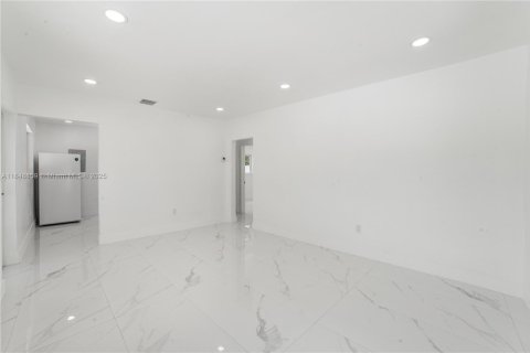 Immobilier commercial à vendre à Miami, Floride: 145.67 m2 № 1936463 - photo 28
