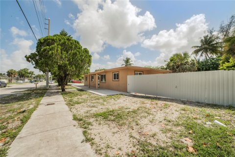 Propiedad comercial en venta en Miami, Florida, 145.67 m2 № 1936463 - foto 26