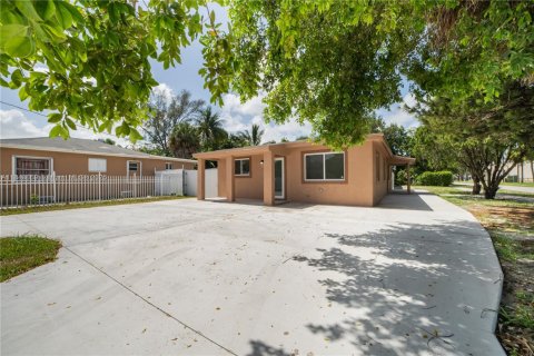Immobilier commercial à vendre à Miami, Floride: 145.67 m2 № 1936463 - photo 12