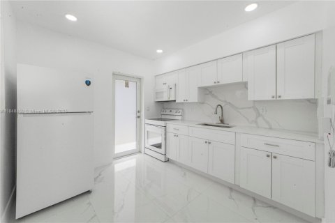 Commercial property in Miami, Florida 145.67 sq.m. № 1936463 - photo 8