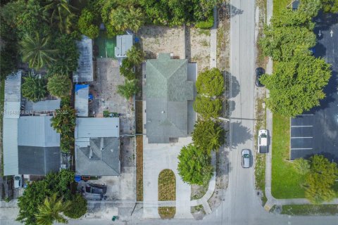 Commercial property in Miami, Florida 145.67 sq.m. № 1936463 - photo 2