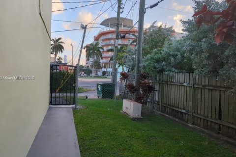 Condo in Dania Beach, Florida, 1 bedroom  № 1952626 - photo 8