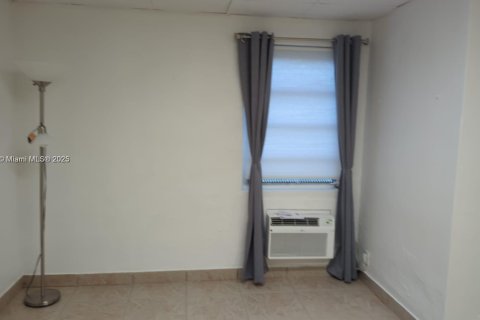 Condo in Dania Beach, Florida, 1 bedroom  № 1952626 - photo 3