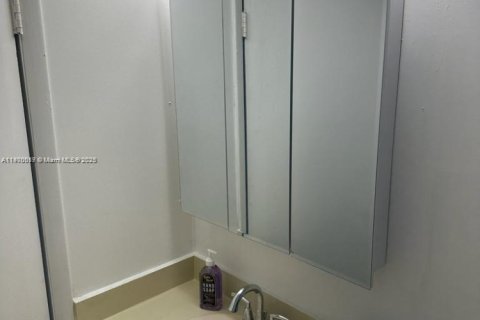 Condo in Dania Beach, Florida, 1 bedroom  № 1952626 - photo 2