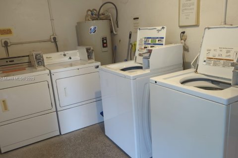 Condo in Dania Beach, Florida, 1 bedroom  № 1952626 - photo 5