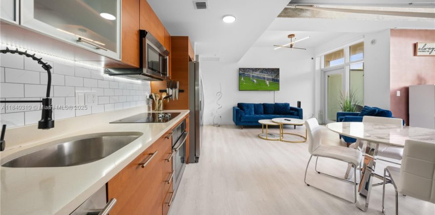 Studio à Condo à Miami, Floride № 1830917