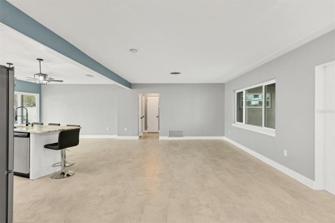 House in Sarasota, Florida 3 bedrooms, 139.54 sq.m. № 1718042 - photo 8