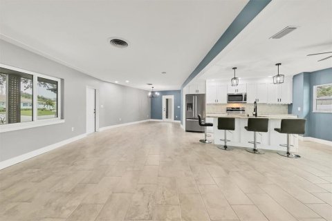 House in Sarasota, Florida 3 bedrooms, 139.54 sq.m. № 1718042 - photo 5