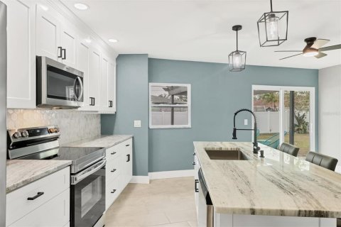 House in Sarasota, Florida 3 bedrooms, 139.54 sq.m. № 1718042 - photo 4