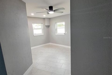 House in Sarasota, Florida 3 bedrooms, 139.54 sq.m. № 1718042 - photo 11