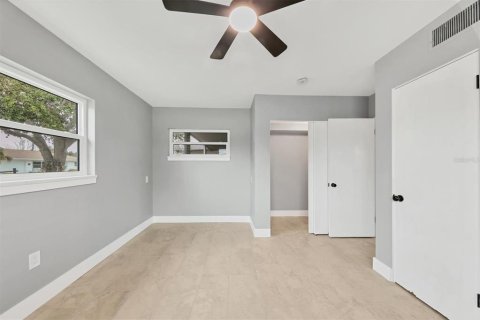 House in Sarasota, Florida 3 bedrooms, 139.54 sq.m. № 1718042 - photo 18
