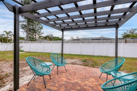 House in Sarasota, Florida 3 bedrooms, 139.54 sq.m. № 1718042 - photo 27