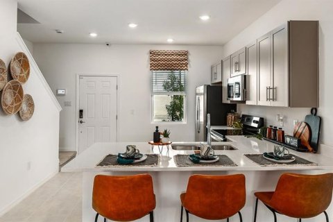 Townhouse in Sarasota, Florida 2 bedrooms, 110.27 sq.m. № 2209166 - photo 8
