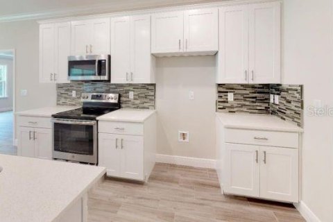 House in Edgewater, Florida 4 bedrooms, 172.43 sq.m. № 1130420 - photo 3