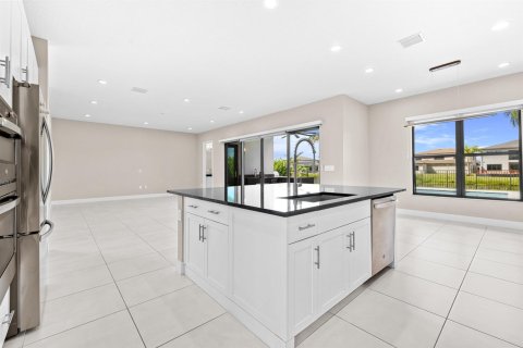 Casa en alquiler en Boca Raton, Florida, 5 dormitorios, 427.81 m2 № 2413040 - foto 11