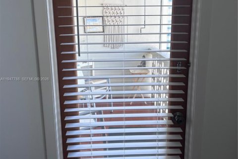 Condo in Hallandale Beach, Florida, 1 bedroom  № 2003885 - photo 11