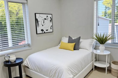 Casa en alquiler en North Miami Beach, Florida, 1 dormitorio, 127.74 m2 № 1958644 - foto 2