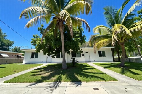 Casa en alquiler en North Miami Beach, Florida, 1 dormitorio, 127.74 m2 № 1958644 - foto 14