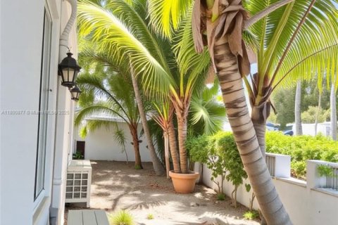 Casa en alquiler en North Miami Beach, Florida, 1 dormitorio, 127.74 m2 № 1958644 - foto 11