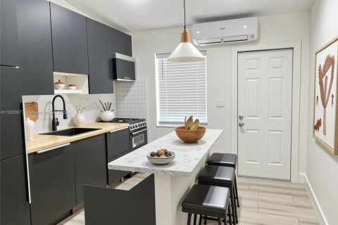 Casa en alquiler en North Miami Beach, Florida, 1 dormitorio, 127.74 m2 № 1958644 - foto 5