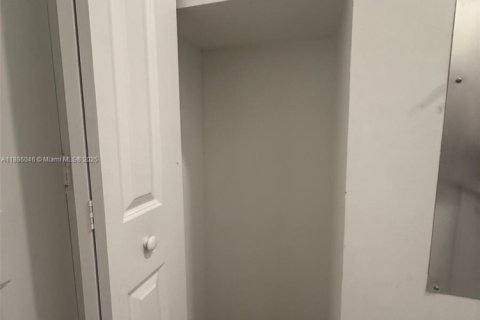Villa ou maison à louer à Homestead, Floride: 1 chambre, 224.64 m2 № 1933961 - photo 9