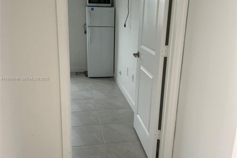 Снять в аренду виллу или дом в Хомстед, Флорида 1 спальня, 224.64м2, № 1933961 - фото 12