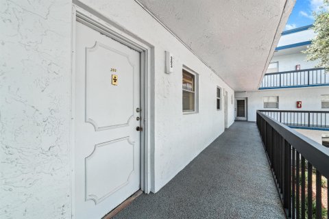 Condo in Margate, Florida, 1 bedroom  № 2085994 - photo 2