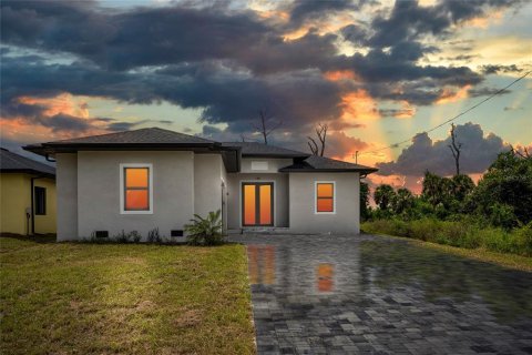 Villa ou maison à vendre à Rotonda, Floride: 4 chambres, 200.67 m2 № 1908213 - photo 1