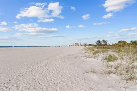 Condominio en venta en Clearwater, Florida, 2 dormitorios, 163.14 m2 № 1547257 - foto 10