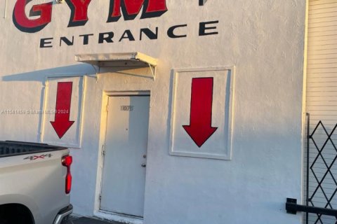 Купить коммерческую недвижимость в Хайалиа, Флорида № 1984847 - фото 1