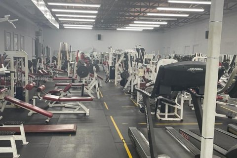 Купить коммерческую недвижимость в Хайалиа, Флорида № 1984847 - фото 4