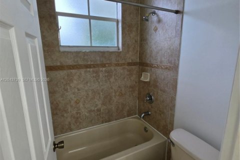 Снять в аренду таунхаус в Мирамар, Флорида 3 спальни, 139.82м2, № 2268965 - фото 19