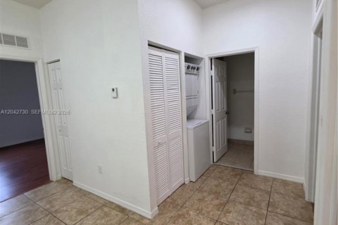 Снять в аренду таунхаус в Мирамар, Флорида 3 спальни, 139.82м2, № 2268965 - фото 20