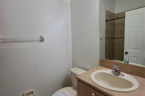Снять в аренду таунхаус в Мирамар, Флорида 3 спальни, 139.82м2, № 2268965 - фото 24