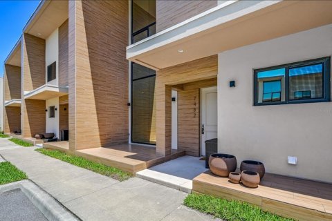 Townhouse in Kissimmee, Florida 3 bedrooms, 203.92 sq.m. № 1555559 - photo 2