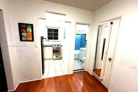 Condominio en alquiler en Miami Beach, Florida, 34.75 m2 № 2063685 - foto 5