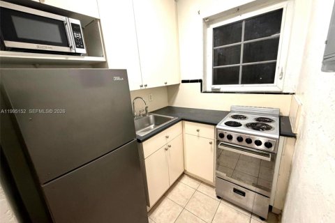 Condominio en alquiler en Miami Beach, Florida, 34.75 m2 № 2063685 - foto 3