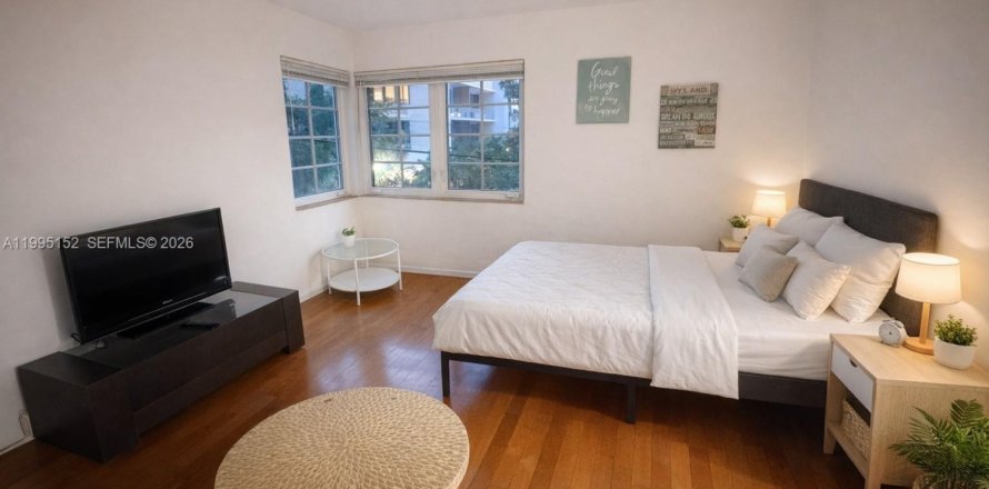 Estudio en el Condominio en Miami Beach, Florida  № 2063685