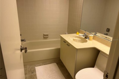 Condo in Sarasota, Florida, 2 bedrooms № 2101847 - photo 18