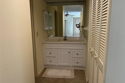 Condo in Sarasota, Florida, 2 bedrooms № 2101847 - photo 14