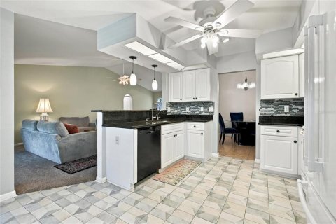 House in Punta Gorda, Florida 3 bedrooms, 186.27 sq.m. № 2396410 - photo 9